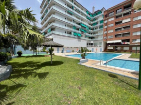 Piso reformado con terraza, piscina, 3 minutos de Playa de Fenals